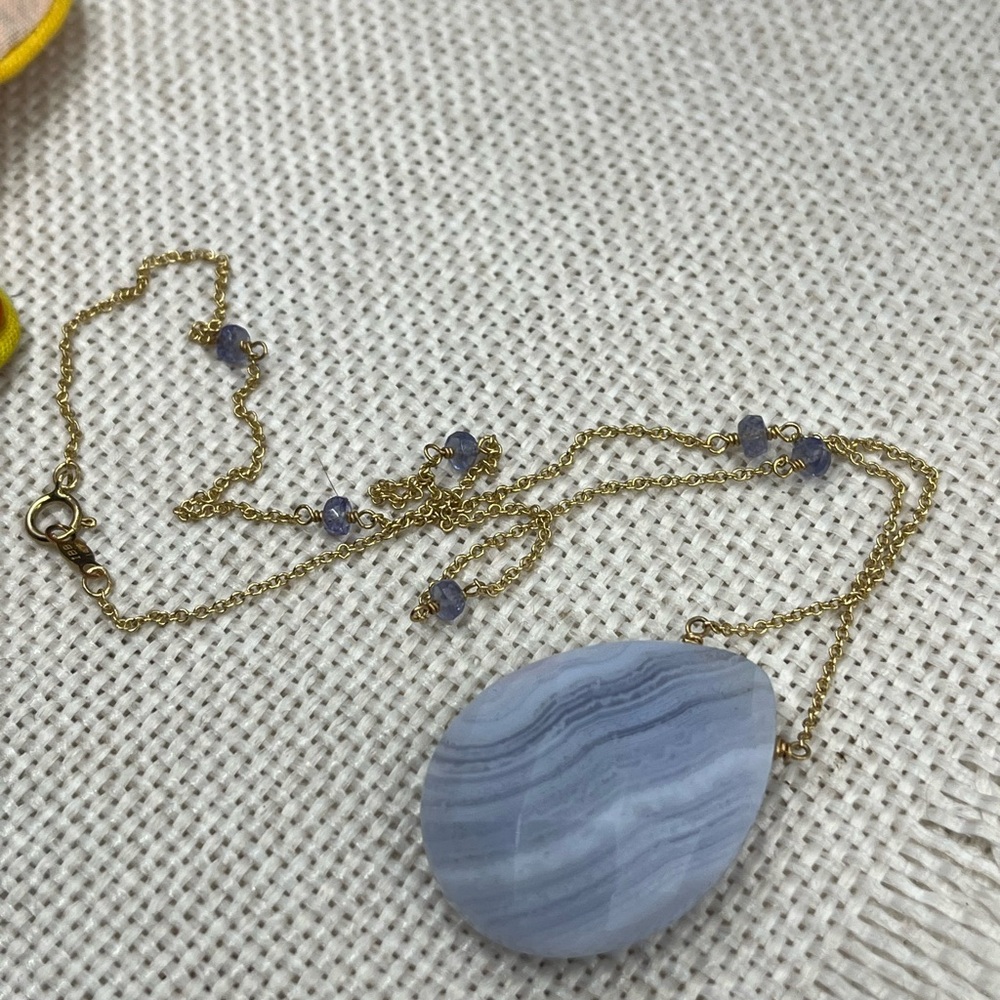 Vintage IBB 14K Gold Blue Lace Agate Pendant Necklace with Amethyst Accents 16" - Picture 5 of 17